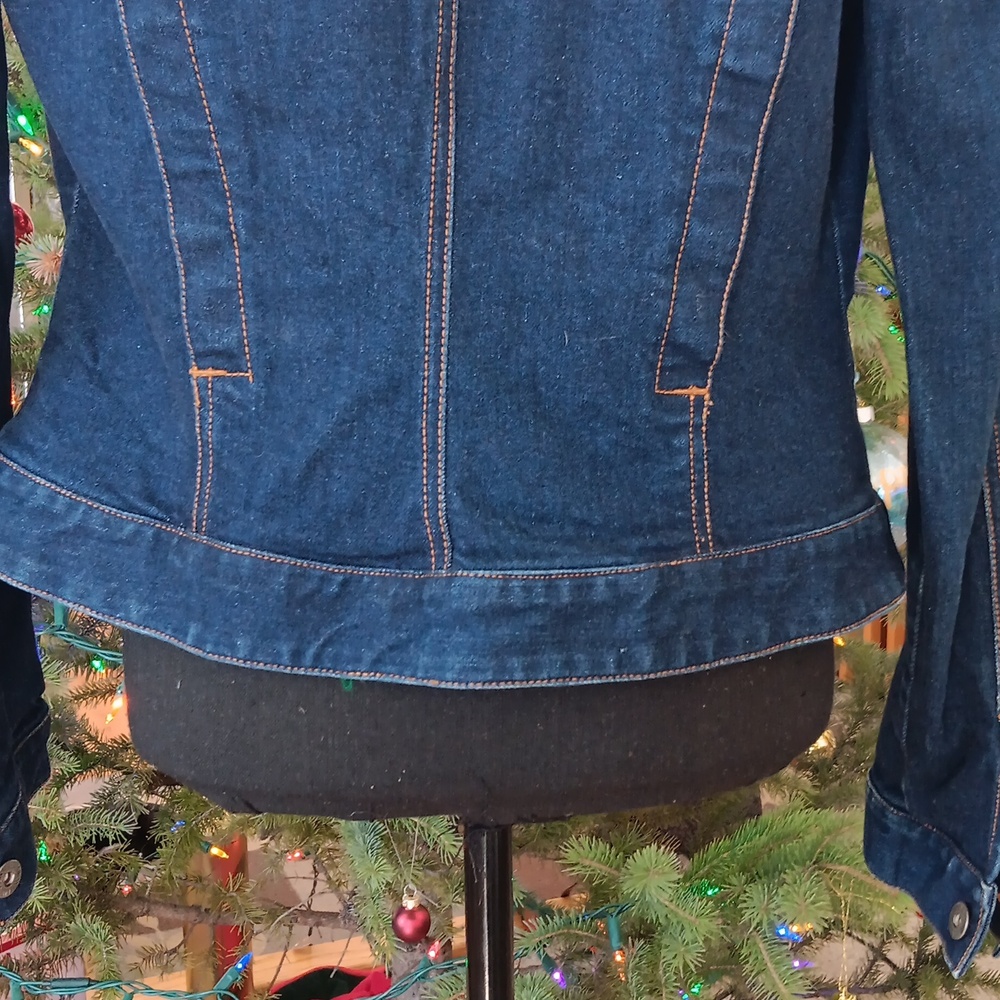 Guess Jean jacket. Beautiful condition. - Picture 5 of 8